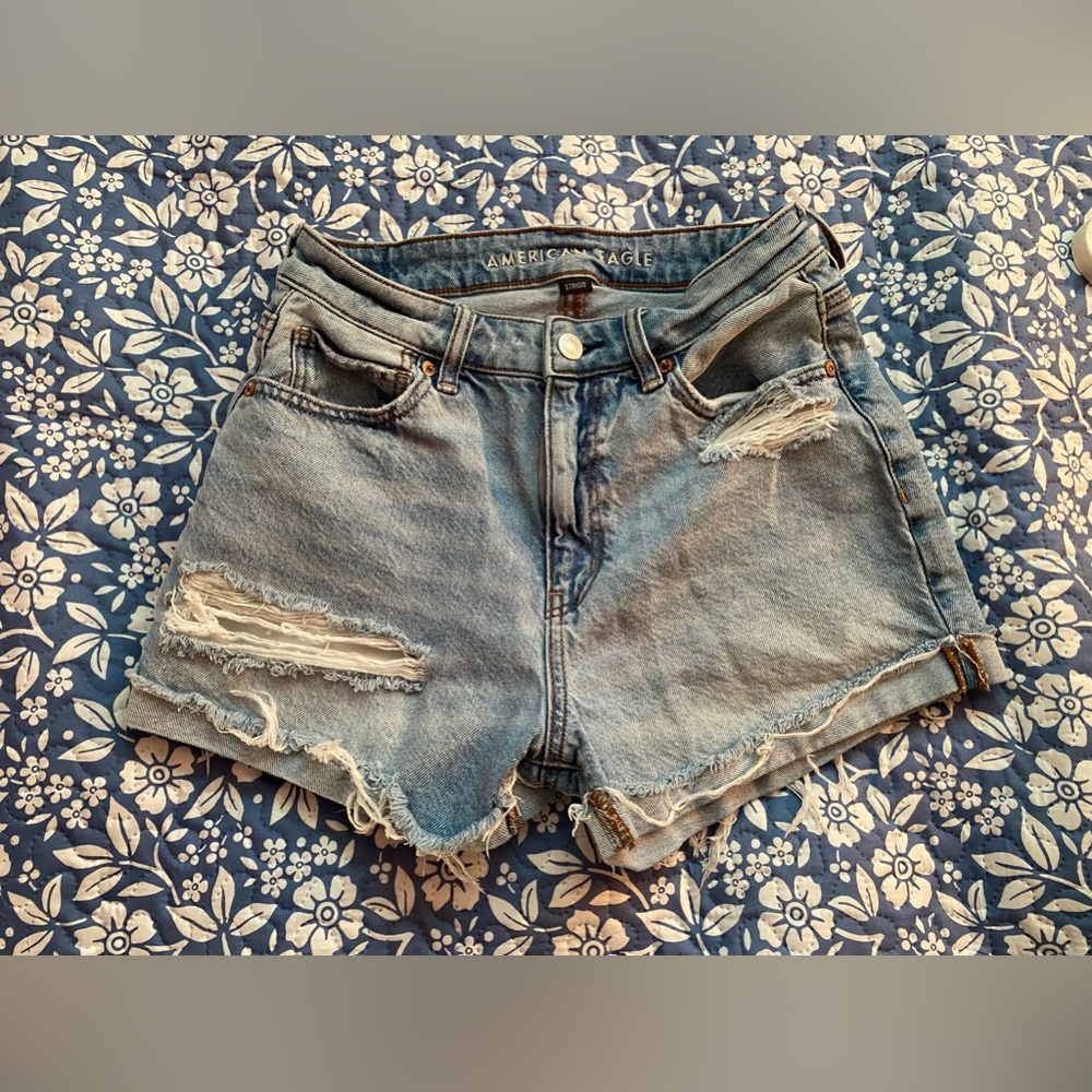 High waist distressed cuffed jean shorts